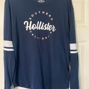 Hollister Graphic Tee in Dark Blue